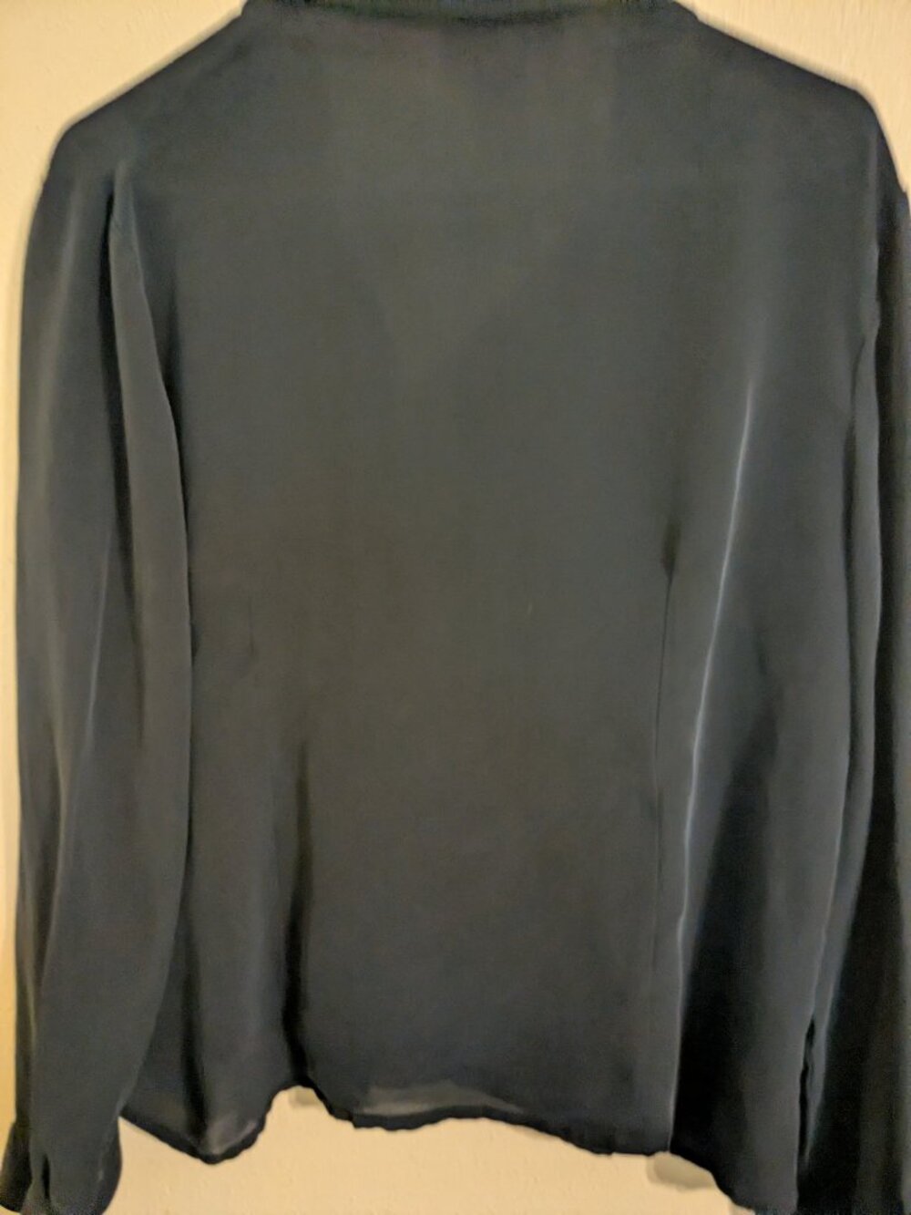 Pretty blouse. - Picture 5 of 6